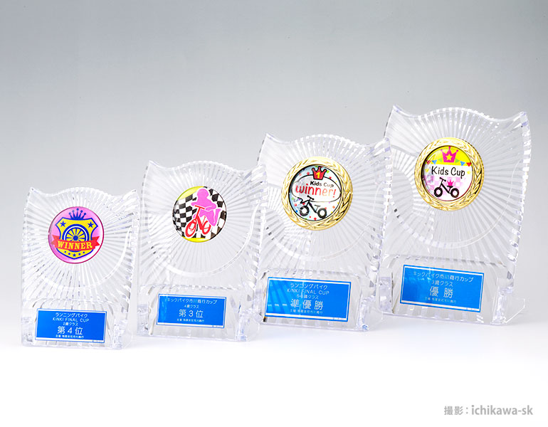 Skオリジナル ランニングバイク キックバイク 樹脂製楯 Skw So 5672 Kickbike トロフィー メダル 優勝カップ 楯の格安販売 Ichikawa Sk