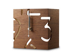 YK09-107-b 福井県産木製記念品・置時計（ウォールナット材）